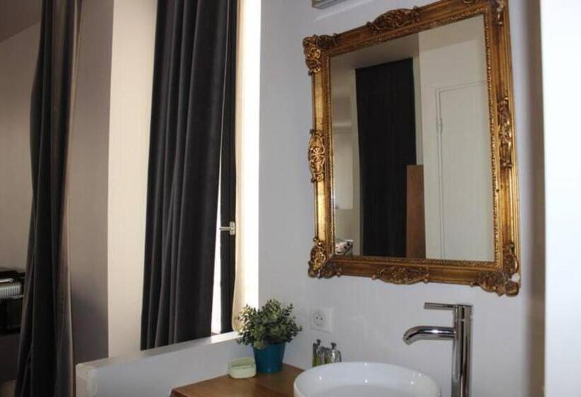 تختخواب و صبحانه La Tour Gregoire