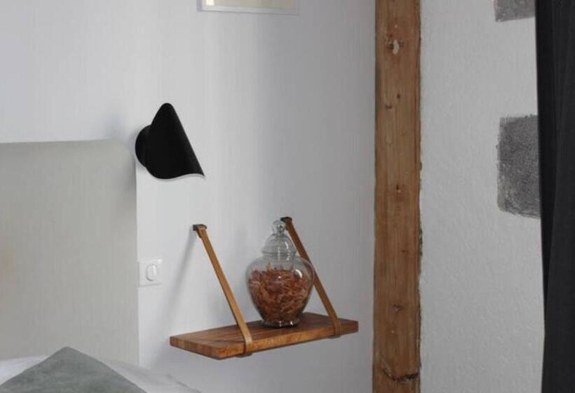 تختخواب و صبحانه La Tour Gregoire