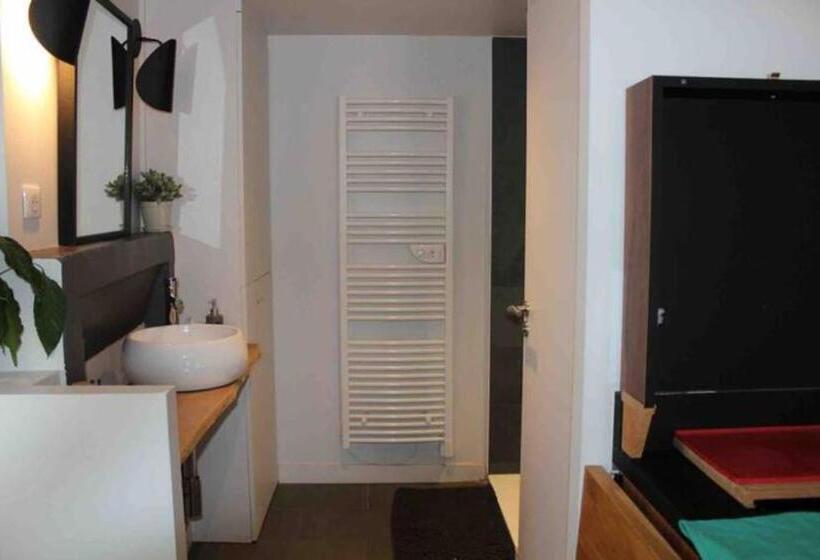 تختخواب و صبحانه La Tour Gregoire