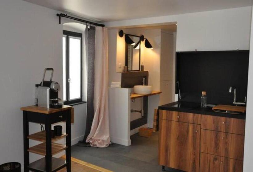 تختخواب و صبحانه La Tour Gregoire