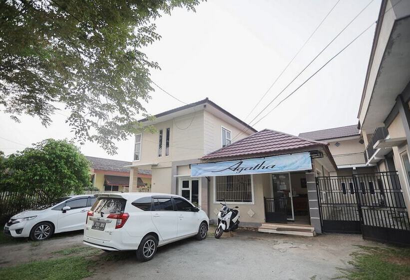 مبيت وإفطار Reddoorz Near Bundaran Kecil Palangkaraya