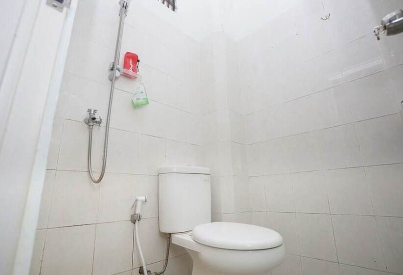 مبيت وإفطار Reddoorz Near Bundaran Kecil Palangkaraya