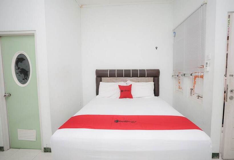 مبيت وإفطار Reddoorz Near Bundaran Kecil Palangkaraya