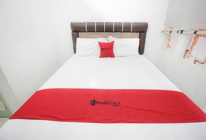 مبيت وإفطار Reddoorz Near Bundaran Kecil Palangkaraya