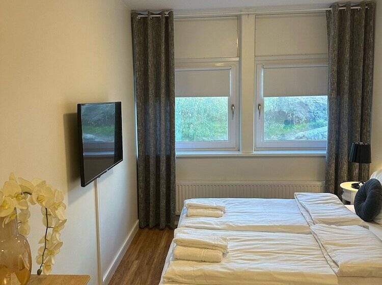 Отель Almnas Park