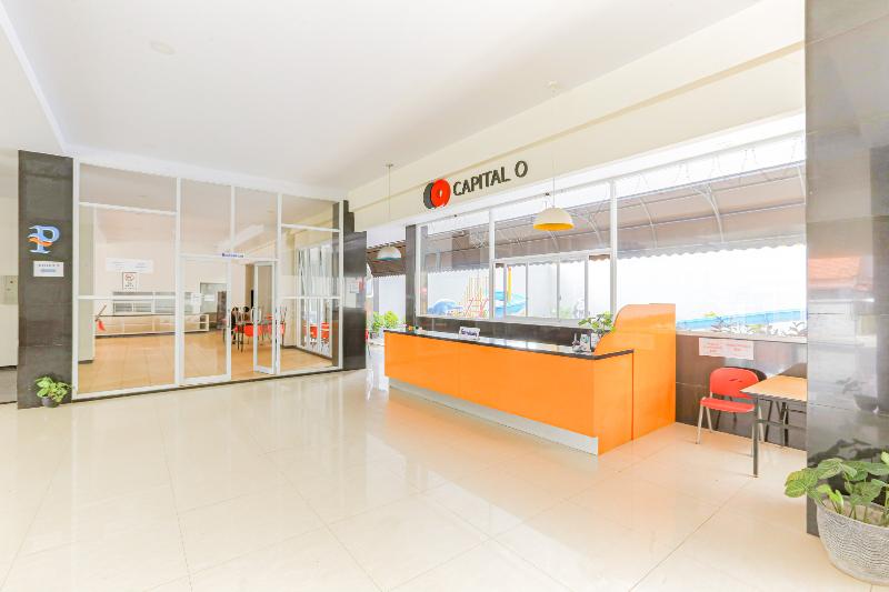 ホテル Capital O 1246  Grand Pacific