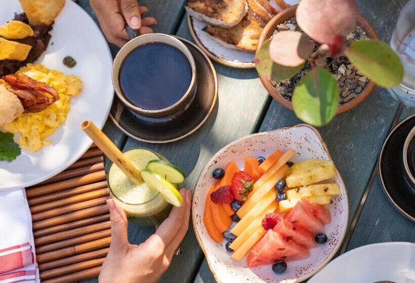 Itz Ana Resort & Residences