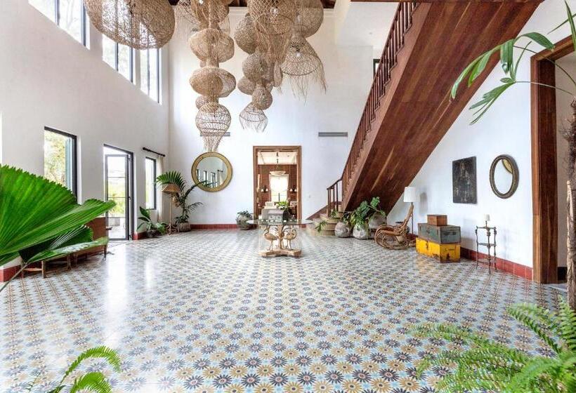 Itz Ana Resort & Residences