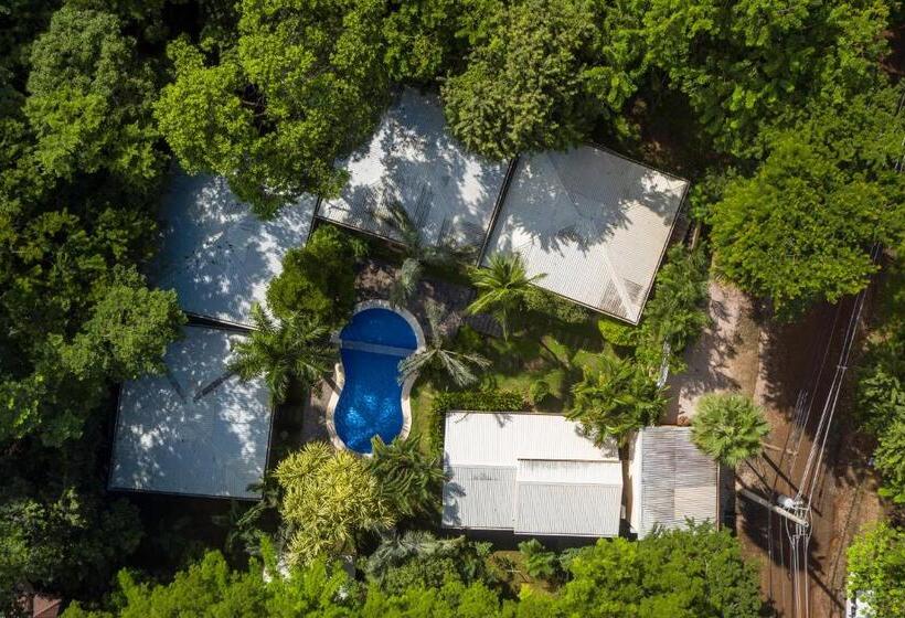 The Breeze Hotel & Villas