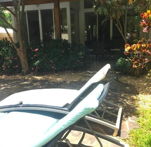 The Breeze Hotel & Villas