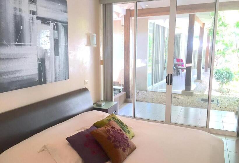 The Breeze Hotel & Villas