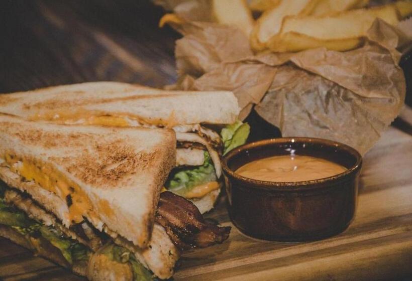 مبيت وإفطار Cafe Restaurant Leo