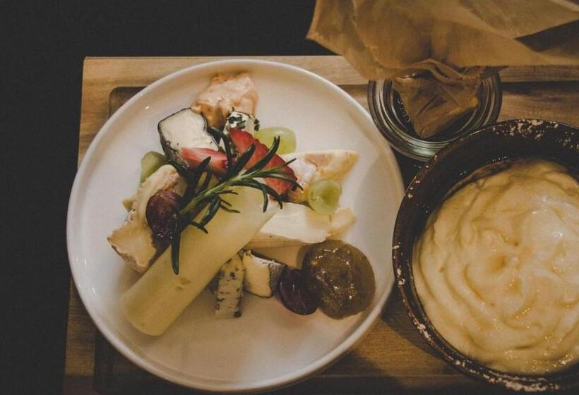 مبيت وإفطار Cafe Restaurant Leo