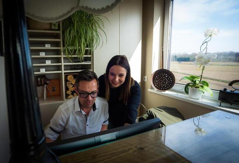 مبيت وإفطار Cafe Restaurant Leo