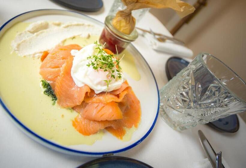 مبيت وإفطار Cafe Restaurant Leo