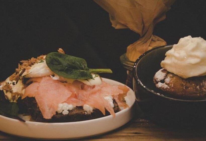 مبيت وإفطار Cafe Restaurant Leo