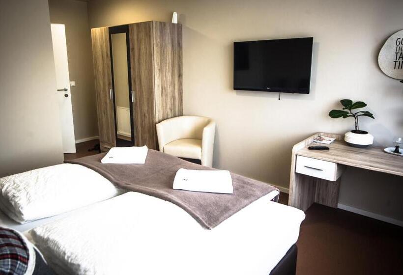 مبيت وإفطار Cafe Restaurant Leo