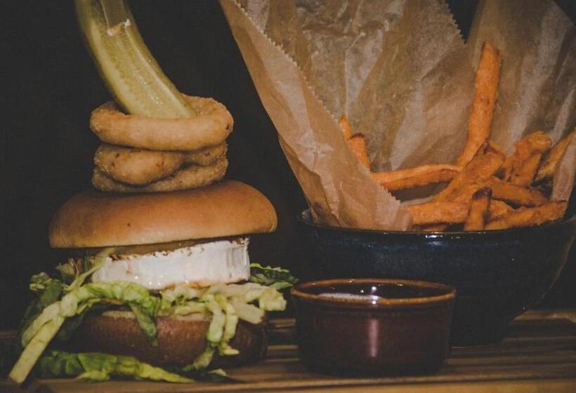 مبيت وإفطار Cafe Restaurant Leo