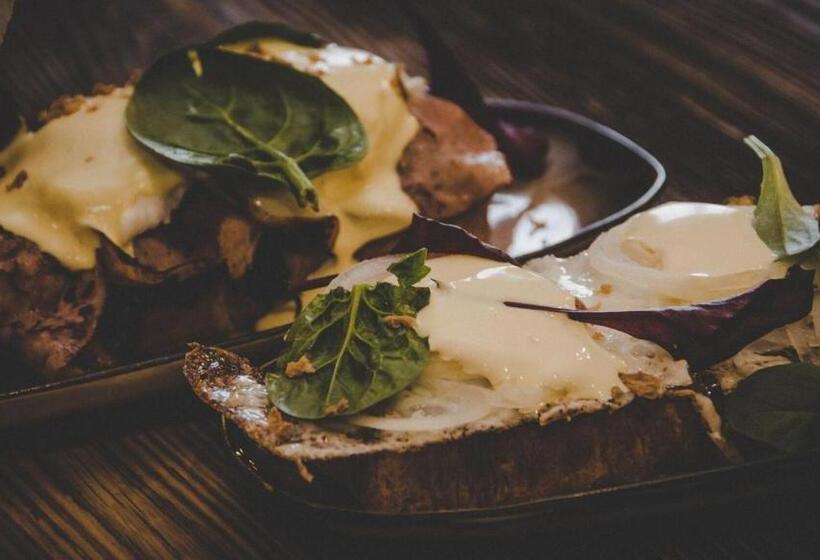 مبيت وإفطار Cafe Restaurant Leo