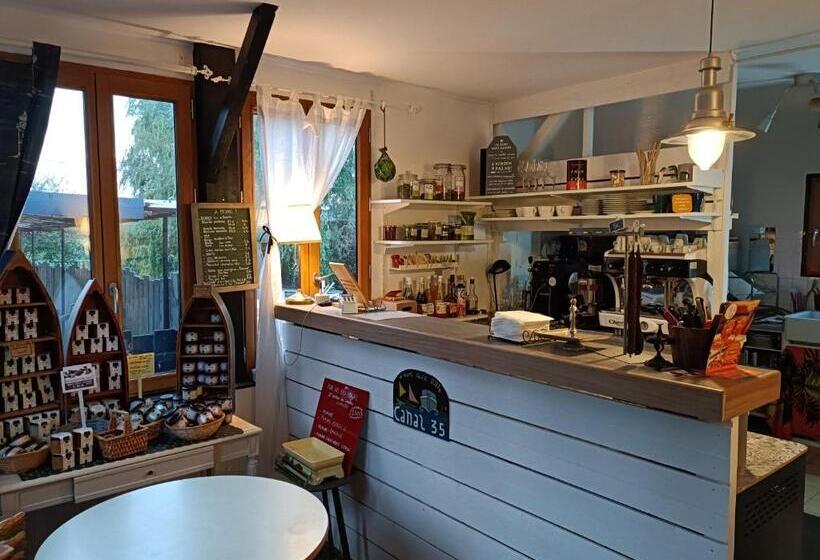 مبيت وإفطار Ille Flottante, Maison éclusière Et Hébergements Insolites Sur Le Canal