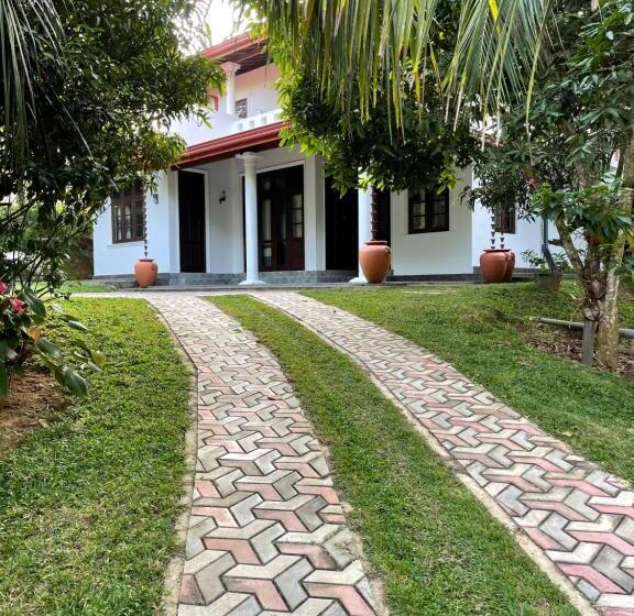 Bed and Breakfast Kalpa Place Hiriketiya