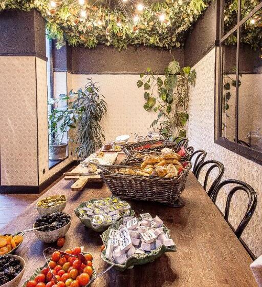 Hotel Latroupe Jardin Secret