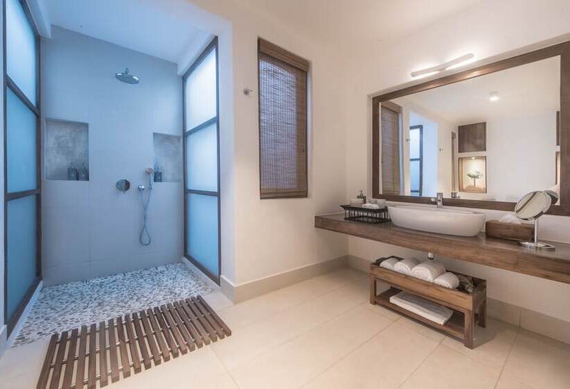 Отель Kumu Beach