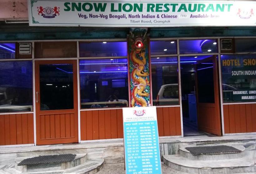 Отель Collection O 6932 Make Holiday Snow Lion