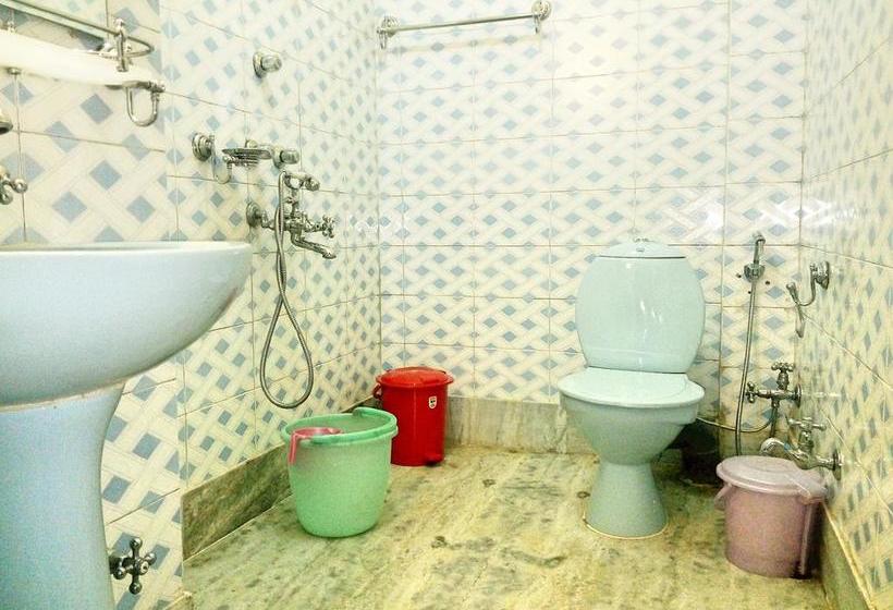 Отель Collection O 6932 Make Holiday Snow Lion