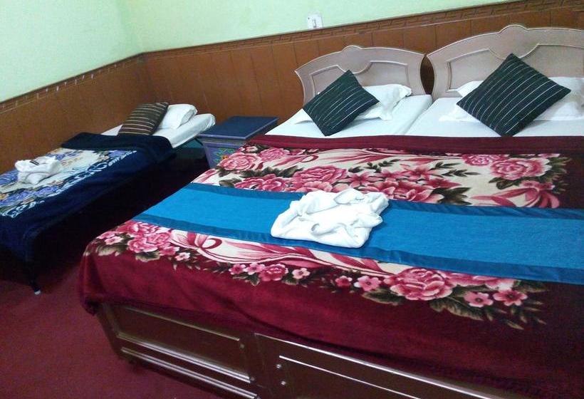 Отель Collection O 6932 Make Holiday Snow Lion