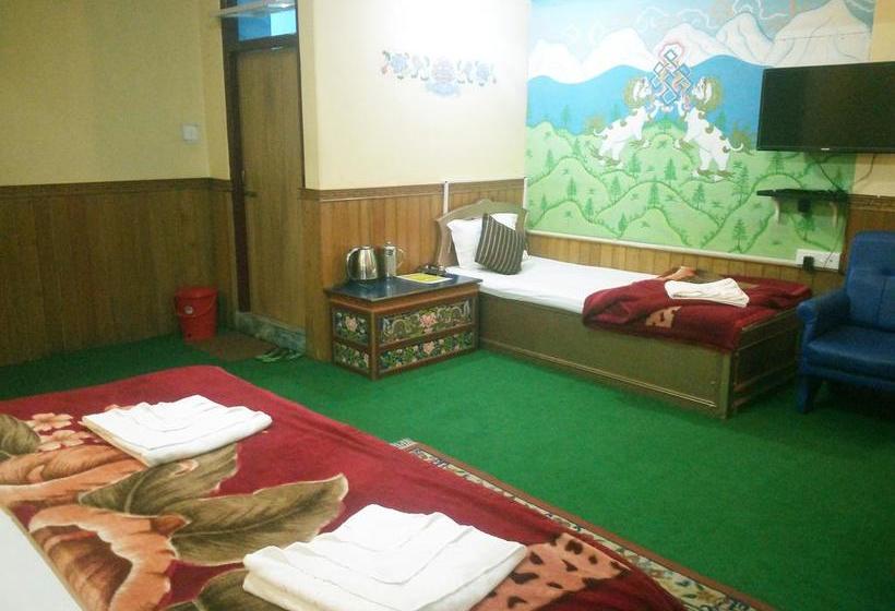 Отель Collection O 6932 Make Holiday Snow Lion