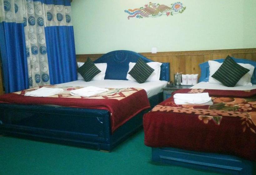 Отель Collection O 6932 Make Holiday Snow Lion