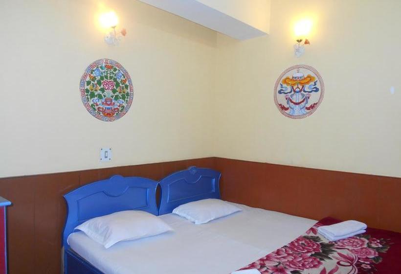 Отель Collection O 6932 Make Holiday Snow Lion