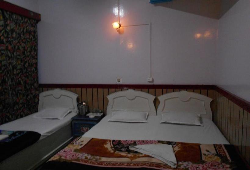 Отель Collection O 6932 Make Holiday Snow Lion