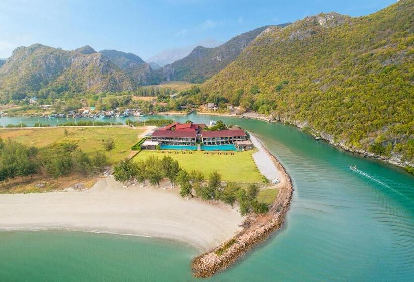 La Isla Pranburi Beach Resort