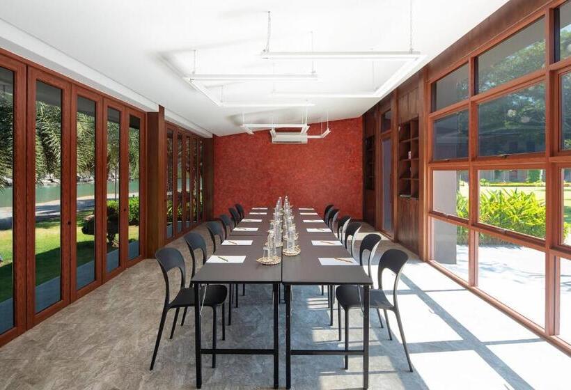 La Isla Pranburi Beach Resort