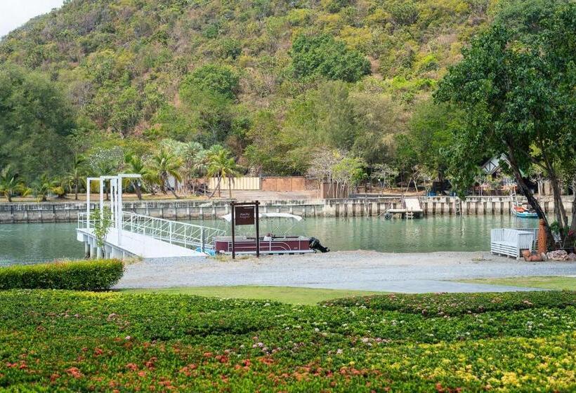 La Isla Pranburi Beach Resort