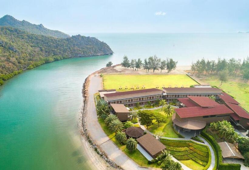 La Isla Pranburi Beach Resort