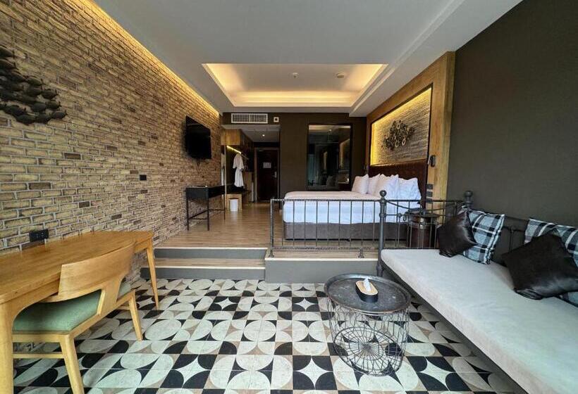 La Isla Pranburi Beach Resort