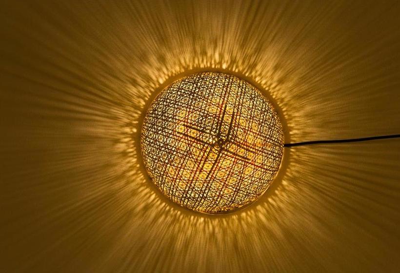 هاستل Khach San Lake View