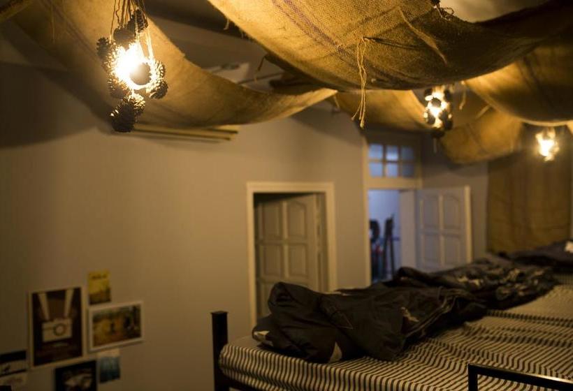 هاستل Khach San Lake View