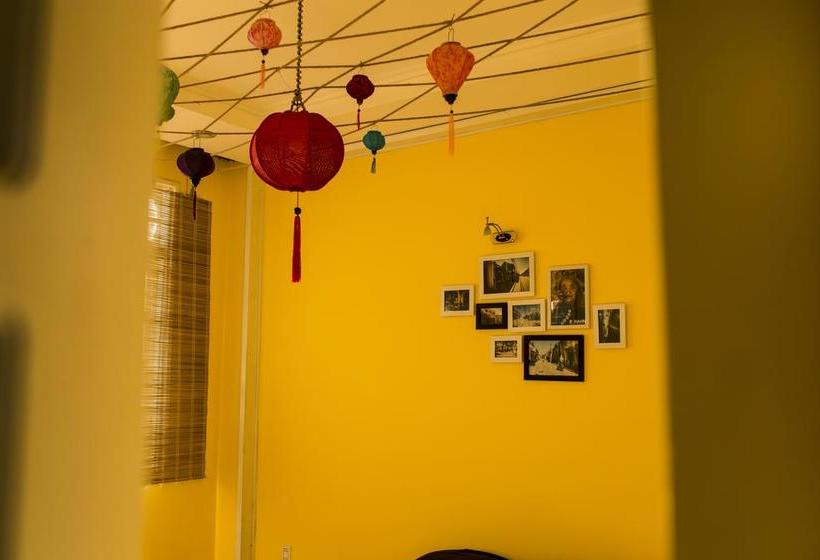 هاستل Khach San Lake View