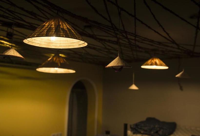 هاستل Khach San Lake View