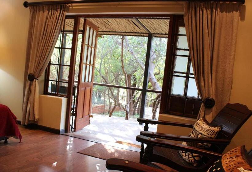 Tuskers Bush Lodge B&b