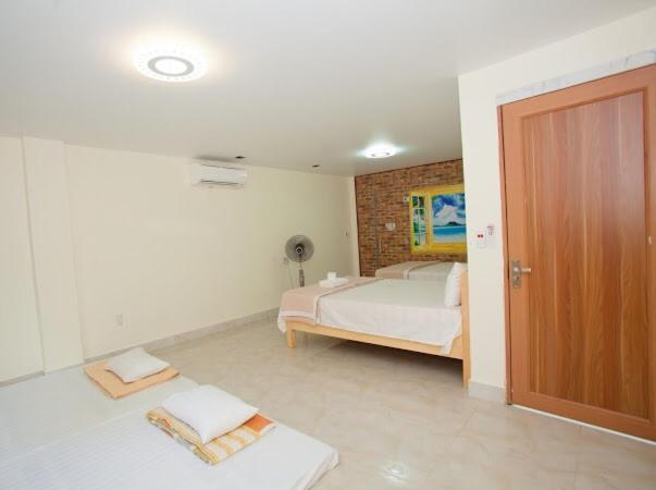 Victor Charlie Hostel 2