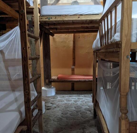 فندق صغير Mano A Mano Eco Hostal