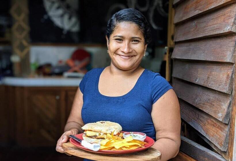 فندق صغير Mano A Mano Eco Hostal