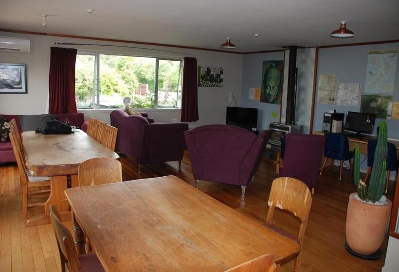 הוסטל Riverstone Lodge