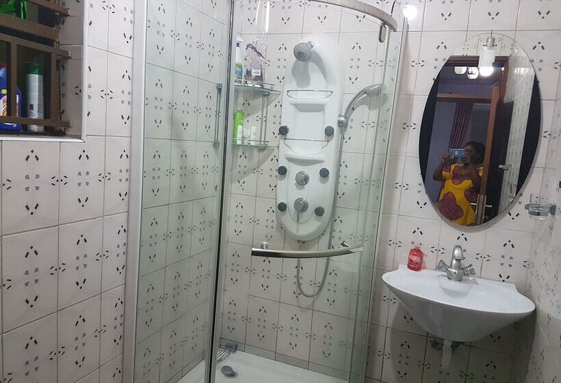 تختخواب و صبحانه Sheevys Bed N Breakfast