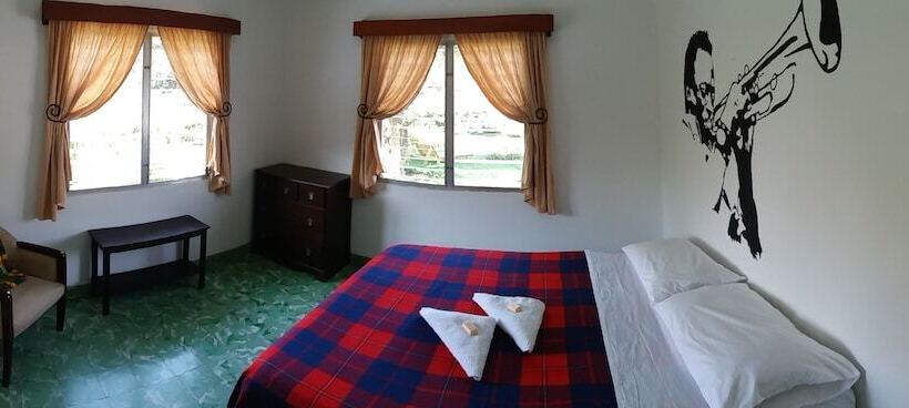 Hostal Garden By Refugio Del Rio   Hostel